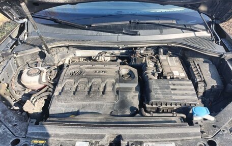 Volkswagen Tiguan II, 2018 год, 2 150 000 рублей, 11 фотография