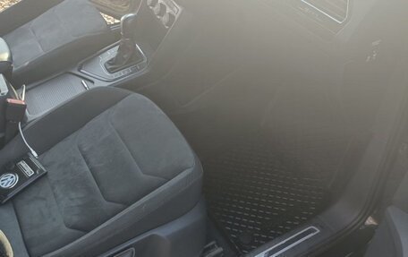 Volkswagen Tiguan II, 2018 год, 2 150 000 рублей, 17 фотография