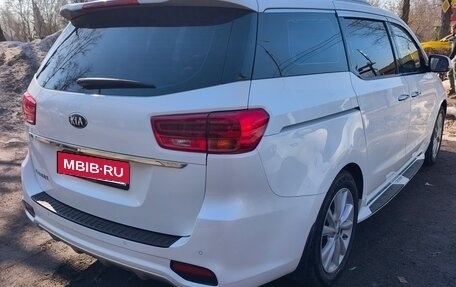 KIA Carnival III, 2018 год, 2 980 000 рублей, 5 фотография