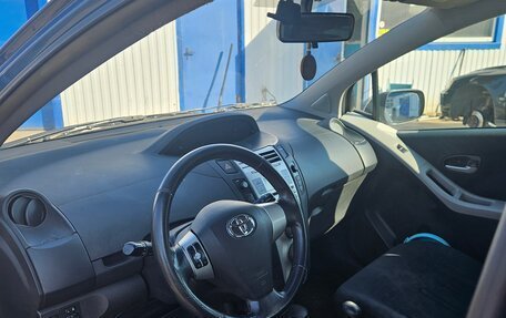 Toyota Yaris III рестайлинг, 2007 год, 490 000 рублей, 5 фотография