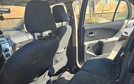 Toyota Yaris III рестайлинг, 2007 год, 490 000 рублей, 4 фотография