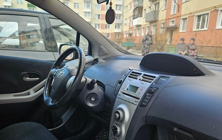 Toyota Yaris III рестайлинг, 2007 год, 490 000 рублей, 2 фотография