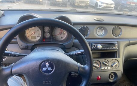 Mitsubishi Outlander III рестайлинг 3, 2002 год, 400 000 рублей, 9 фотография