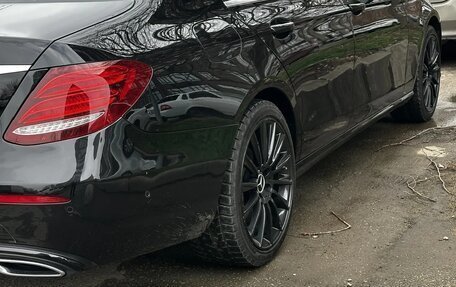 Mercedes-Benz E-Класс, 2018 год, 2 350 000 рублей, 3 фотография