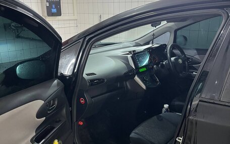 Toyota Wish II, 2011 год, 950 000 рублей, 7 фотография