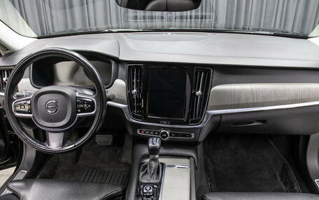 Volvo S90 II рестайлинг, 2021 год, 2 850 000 рублей, 15 фотография