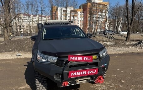 Toyota Hilux VIII, 2017 год, 4 450 000 рублей, 2 фотография