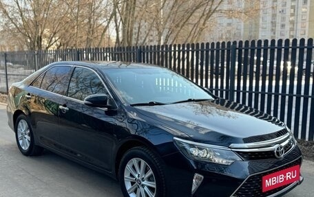 Toyota Camry, 2017 год, 2 380 000 рублей, 2 фотография
