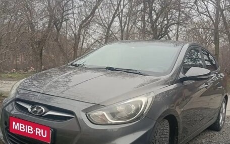 Hyundai Solaris II рестайлинг, 2011 год, 850 000 рублей, 1 фотография