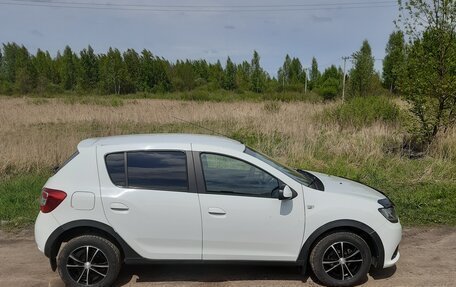Renault Sandero II рестайлинг, 2015 год, 580 000 рублей, 1 фотография
