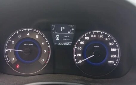 Hyundai Solaris II рестайлинг, 2011 год, 850 000 рублей, 8 фотография