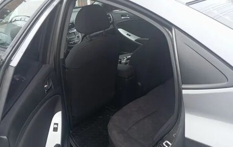 Hyundai Solaris II рестайлинг, 2011 год, 850 000 рублей, 9 фотография