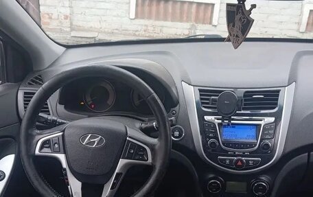 Hyundai Solaris II рестайлинг, 2011 год, 850 000 рублей, 10 фотография