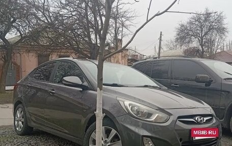 Hyundai Solaris II рестайлинг, 2011 год, 850 000 рублей, 3 фотография