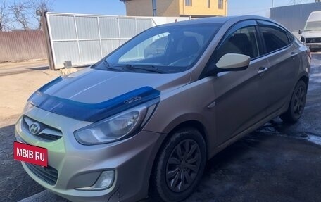 Hyundai Solaris II рестайлинг, 2013 год, 370 000 рублей, 3 фотография