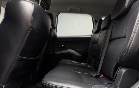 Mitsubishi Outlander III рестайлинг 3, 2010 год, 1 100 000 рублей, 13 фотография