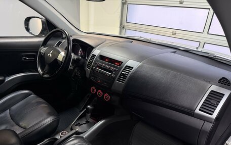 Mitsubishi Outlander III рестайлинг 3, 2010 год, 1 100 000 рублей, 15 фотография