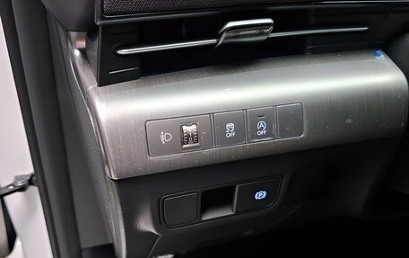 Hyundai Kona, 2024 год, 2 880 000 рублей, 15 фотография