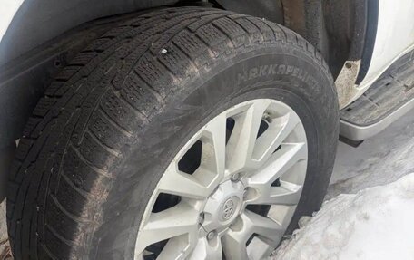 Toyota Land Cruiser Prado 150 рестайлинг 2, 2014 год, 3 700 000 рублей, 7 фотография