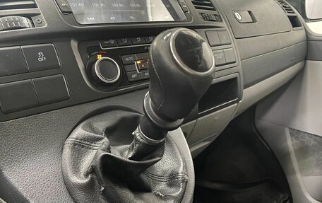 Volkswagen Caravelle T5, 2013 год, 1 999 000 рублей, 16 фотография