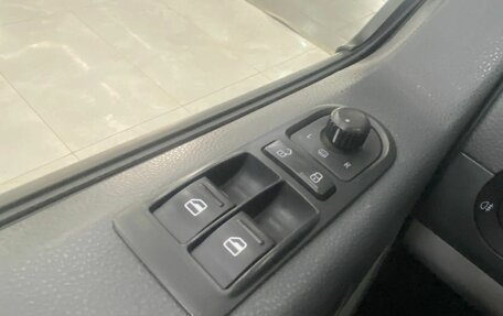 Volkswagen Caravelle T5, 2013 год, 1 999 000 рублей, 21 фотография