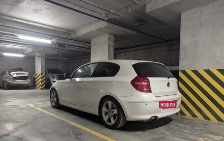 BMW 1 серия, 2011 год, 750 000 рублей, 2 фотография