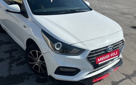 Hyundai Solaris II рестайлинг, 2017 год, 900 000 рублей, 3 фотография