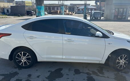 Hyundai Solaris II рестайлинг, 2017 год, 900 000 рублей, 5 фотография