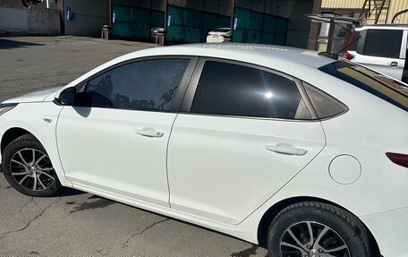 Hyundai Solaris II рестайлинг, 2017 год, 900 000 рублей, 9 фотография