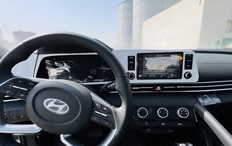 Hyundai Elantra, 2025 год, 2 280 000 рублей, 3 фотография