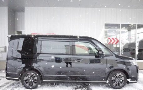 Honda Stepwgn, 2023 год, 2 600 000 рублей, 3 фотография