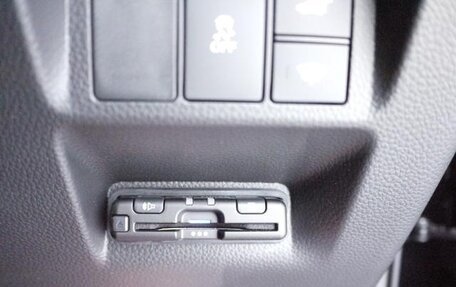 Honda Stepwgn, 2023 год, 2 600 000 рублей, 18 фотография