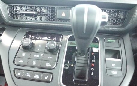 Honda Stepwgn, 2023 год, 2 600 000 рублей, 13 фотография