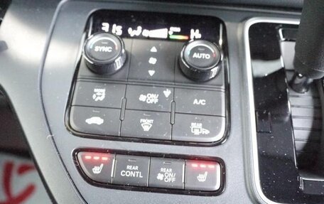 Honda Stepwgn, 2023 год, 2 600 000 рублей, 16 фотография