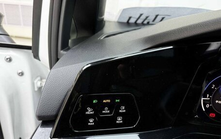 Volkswagen Golf VIII, 2022 год, 1 930 000 рублей, 10 фотография