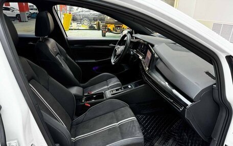 Volkswagen Golf VIII, 2022 год, 1 930 000 рублей, 12 фотография