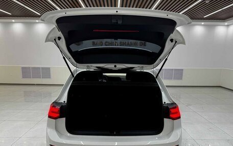 Volkswagen Golf VIII, 2022 год, 1 930 000 рублей, 16 фотография