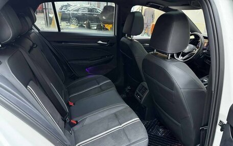 Volkswagen Golf VIII, 2022 год, 1 930 000 рублей, 13 фотография