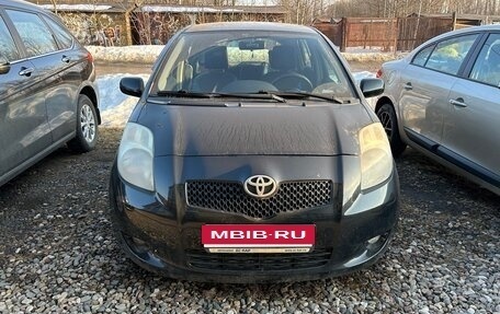 Toyota Yaris III рестайлинг, 2006 год, 460 000 рублей, 3 фотография