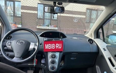 Toyota Yaris III рестайлинг, 2006 год, 460 000 рублей, 8 фотография