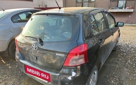 Toyota Yaris III рестайлинг, 2006 год, 460 000 рублей, 5 фотография