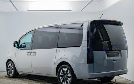 Hyundai Staria, 2021 год, 5 040 000 рублей, 4 фотография