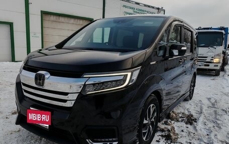 Honda Stepwgn IV, 2018 год, 2 620 000 рублей, 2 фотография