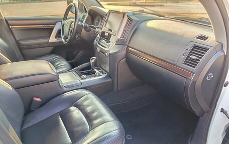 Toyota Land Cruiser 200, 2018 год, 7 700 000 рублей, 25 фотография