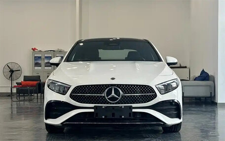 Mercedes-Benz A-Класс, 2023 год, 1 650 000 рублей, 2 фотография