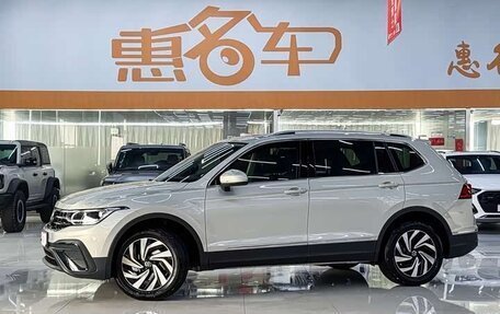 Volkswagen Tiguan II, 2022 год, 2 040 000 рублей, 3 фотография