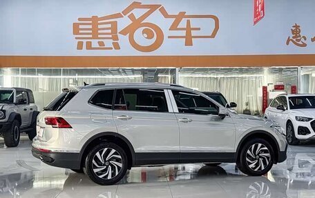 Volkswagen Tiguan II, 2022 год, 2 040 000 рублей, 4 фотография