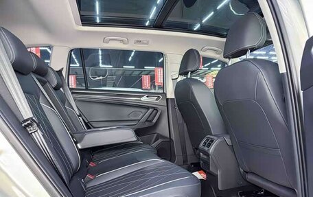 Volkswagen Tiguan II, 2022 год, 2 040 000 рублей, 10 фотография