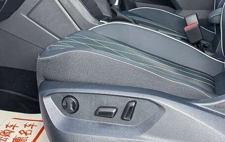 Volkswagen Tiguan II, 2022 год, 2 040 000 рублей, 14 фотография