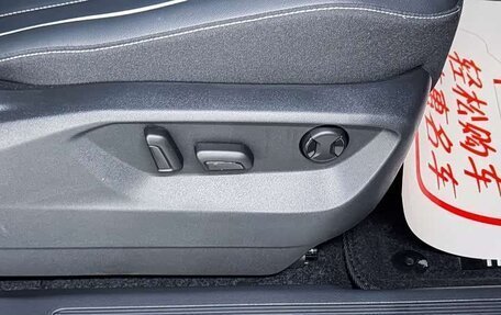 Volkswagen Tiguan II, 2022 год, 2 040 000 рублей, 13 фотография